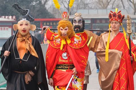  Journey to the West! A Tang Dynasty Tale of Redemption and Monkey Business